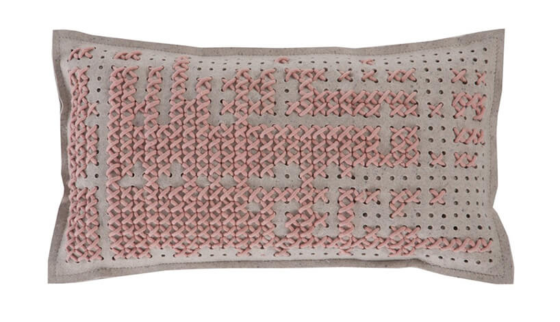jasno różowa szeroka poduszka