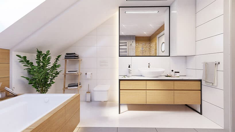 przestronna jasna łazienka na poddaszu z drewnianymi akcentami