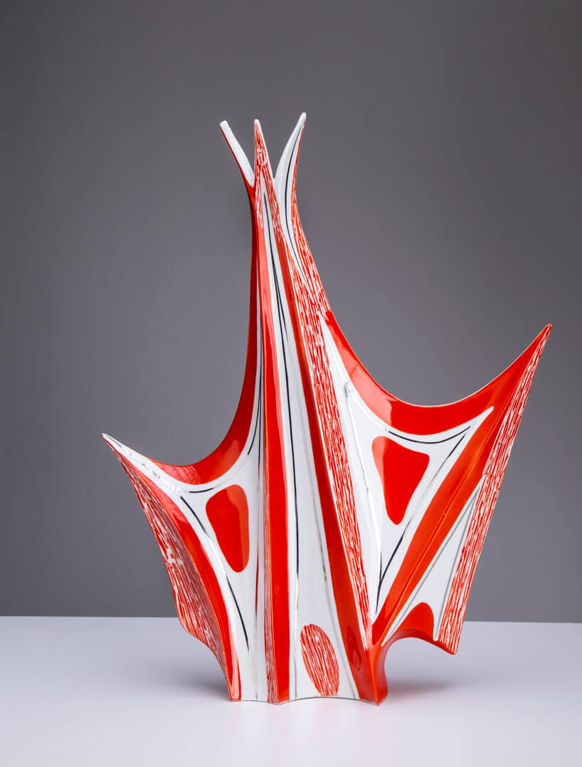 biało-czerwony wazon Steatyt o nietypowym kształcie
