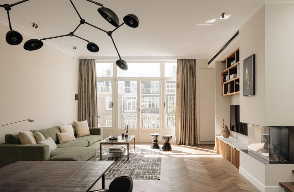 Równowaga atmosfery: dwa apartamenty w zabytkowej kamienicy w Amsterdamie