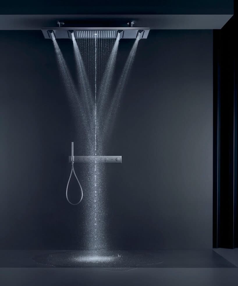 ekskluzywny zestaw prysznicowy od AXOR ShowerHeaven 1200/300 4jet w czarnej łazience