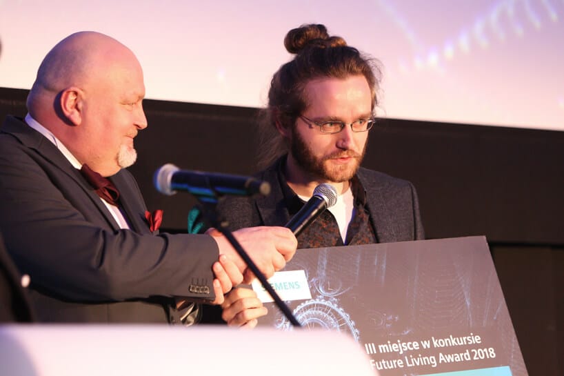 dwóch mężczyzn podczas wręczania nagrody Siemens Future Living Award 2018