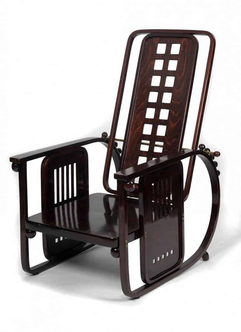brązowe modernistyczne krzesło przodem