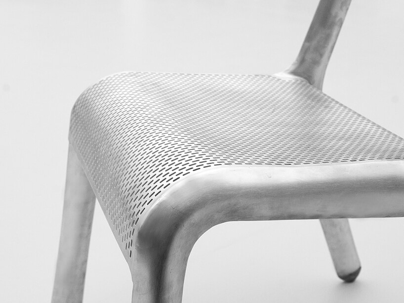 nowoczesne bardzo lekkie krzesło Ultraleggera od Studio Zieta z bliska
