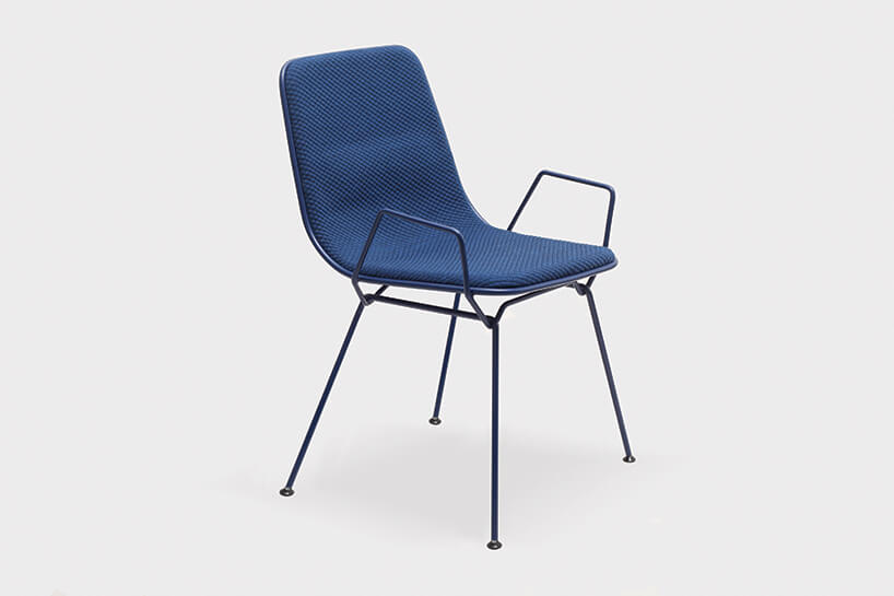 nowoczesne krzesło od tre product na ramie z cienkich prętów metalowych