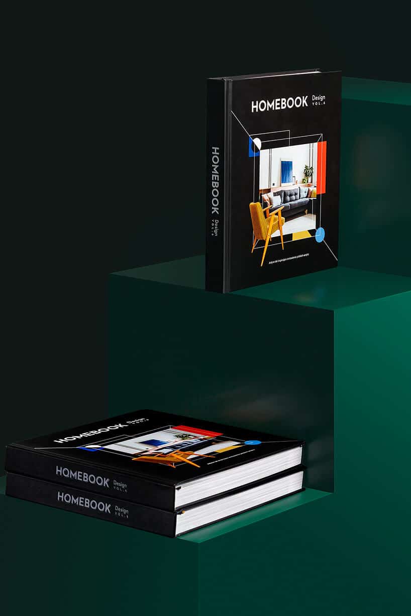 trzy albumy Homebook Design vol. 6 na zielonym schodkowym podeście