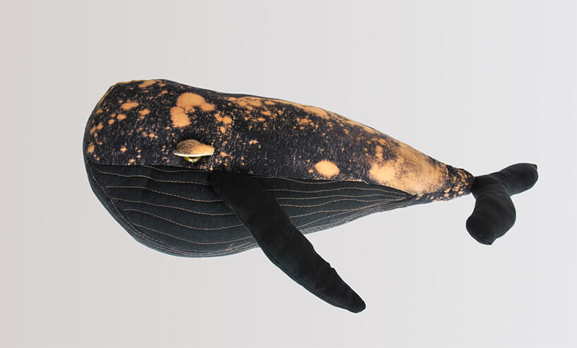 czarny pluszowy wieloryb