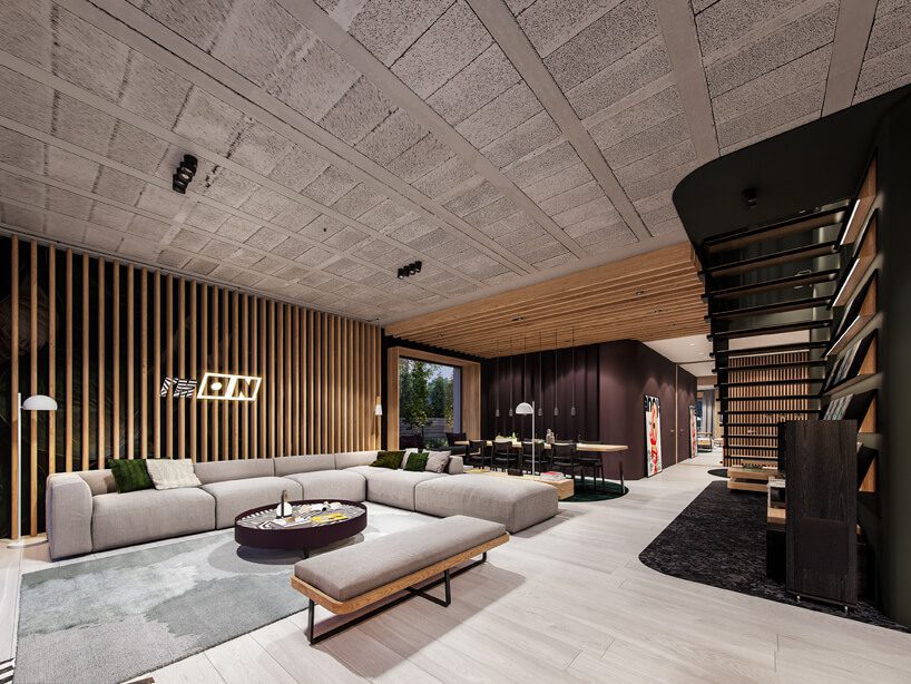 projekt nowoczesnego wnętrza domu od Zarysy salon z jasną podłoga i sufitem z dużą modułową sofą na tle ściany z drewnianym wykończeniem