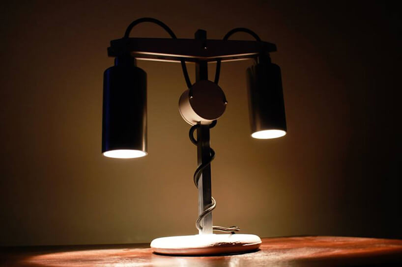lampka nocna z dwoma żarówkami
