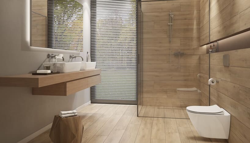 łazienka z drewnianą podłogą i drewnianymi ścianami z dużym natryskiem